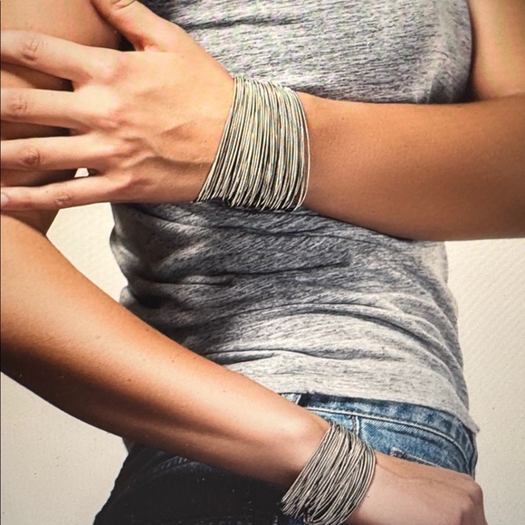 Emerson & Oliver Stretch Bracelets. 12 Silver tone & 12 Gold Tone. VGUC - Picture 9 of 12